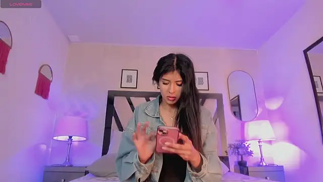 Violettaa Stone online show from April 1, 3:51 am