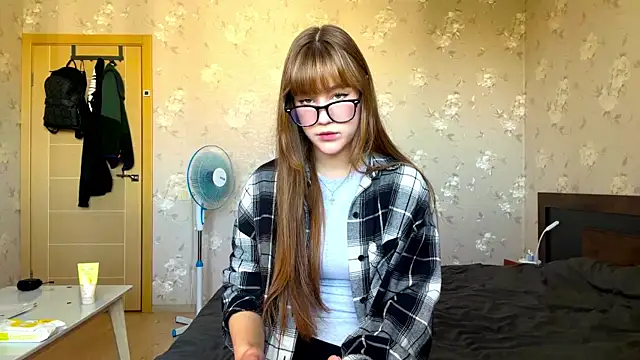 AnnaWasp online show from July 17, 8:30 am