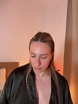 EvaRyen  online show from May 19, 3:41 pm