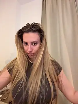 EvaRyen  online show from May 14, 4:46 pm