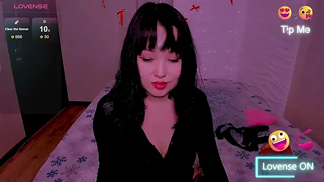 Akiko Yun online show from April 17, 11:34 am