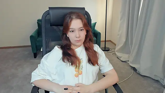 EviaLunn online show from March 13, 12:50 pm