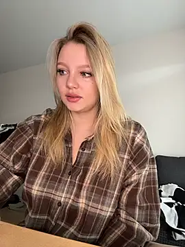 bettyloveu online show from March 30, 4:12 am