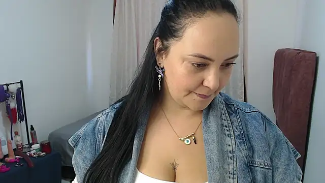 Veroniicabbw  online show from July 11, 2:28 pm
