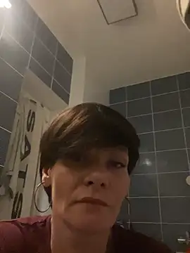 DtPORNBITCH online show from March 18, 12:37 am