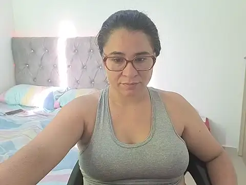 estrellajunior online show from June 10, 11:42 am