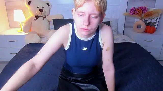 EloraBlu online show from March 18, 1:16 pm