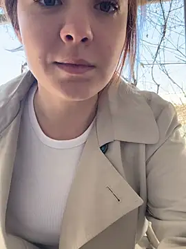 jessslovely online show from April 16, 7:52 am