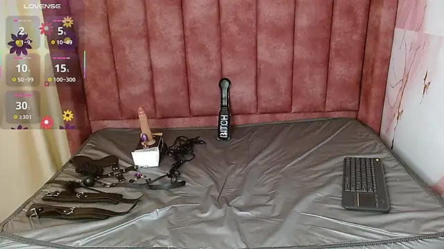 hilaryythompson online show from April 28, 9:40 pm