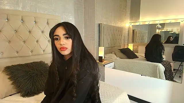 BELLA THORNERFG online show from March 19, 3:55 am