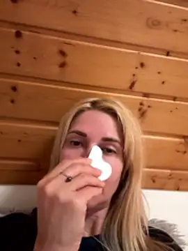 KiraDiva777 online show from March 15, 7:05 pm