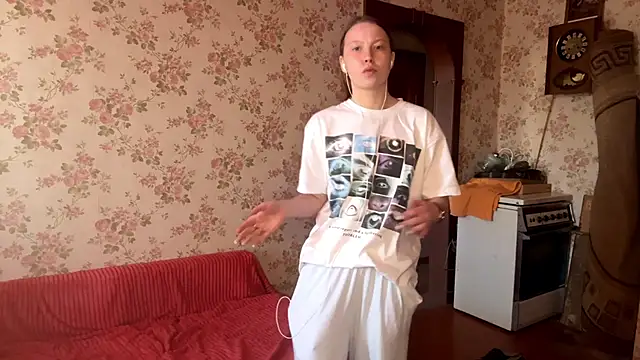 EleneShedden online show from March 26, 1:35 pm