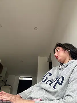 KittyFeet1 online show from April 29, 7:30 pm