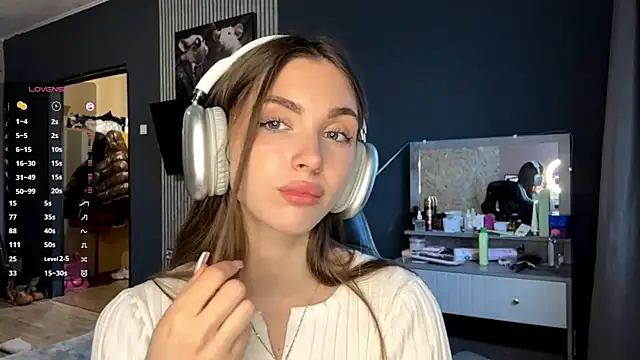 Veluxe online show from March 28, 3:11 pm