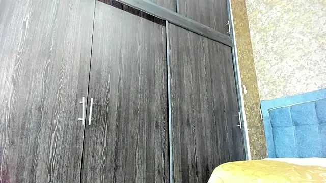 IsaSkinny online show from April 18, 7:58 pm