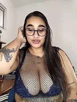 Mia skyy18 online show from May 14, 1:39 pm