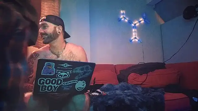 Tucker pdmax online show from March 29, 5:56 pm