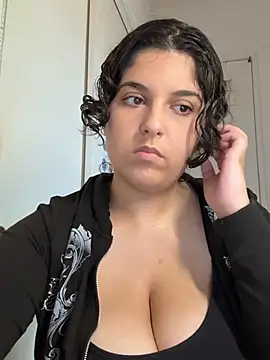 Yasminebbyxx online show from July 18, 1:20 am