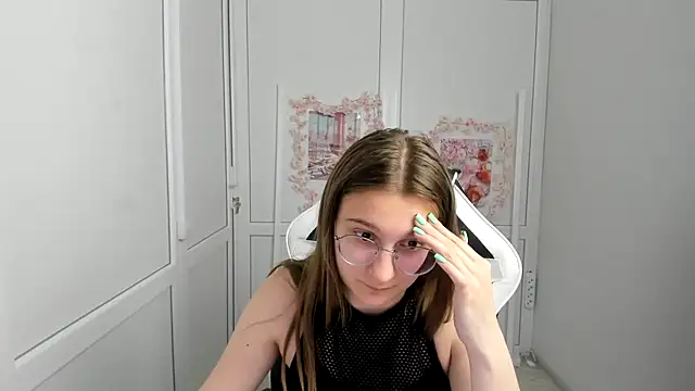 Mia kristal online show from June 6, 7:14 am