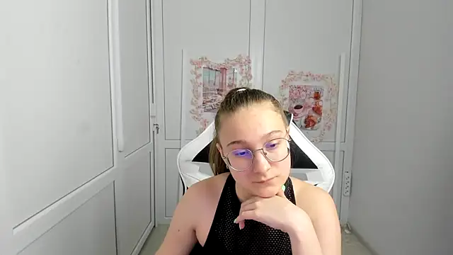 Mia kristal online show from June 7, 7:37 am