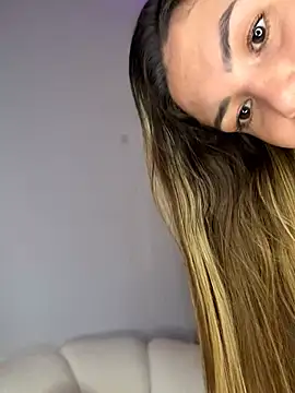 Luna Chetcuti online show from March 26, 7:59 pm