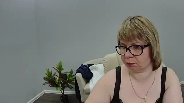 BonnnyBoobsy online show from July 18, 6:32 pm