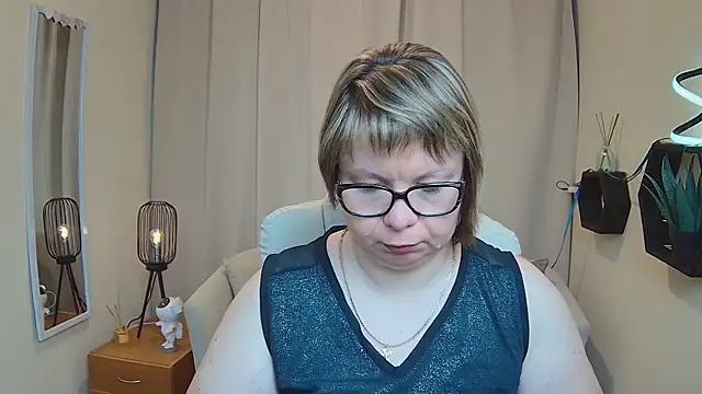 BonnnyBoobsy online show from May 16, 12:15 pm