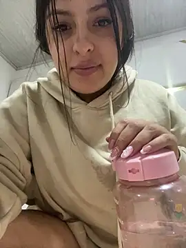 emiiross online show from June 11, 3:58 am
