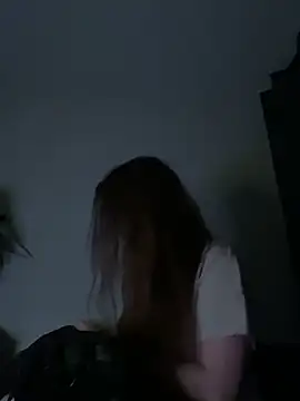 LizzieZ1975 online show from May 4, 12:03 am