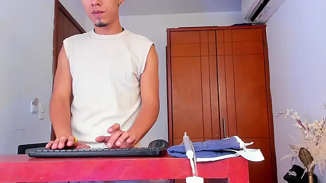 your d0ll1 online show from July 9, 1:02 pm