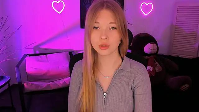 LunasFrost online show from April 6, 4:52 pm