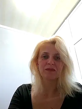 MiaLove183 online show from June 15, 1:55 pm
