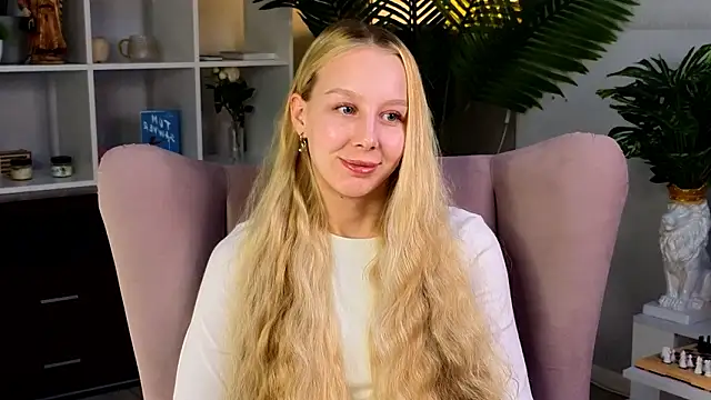 LishaPelle online show from March 22, 8:31 am