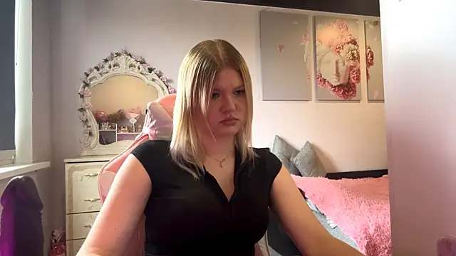 SweettAnny online show from June 14, 12:38 pm