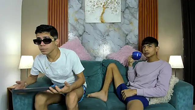 PINKY BOYS1 online show from April 1, 1:41 pm