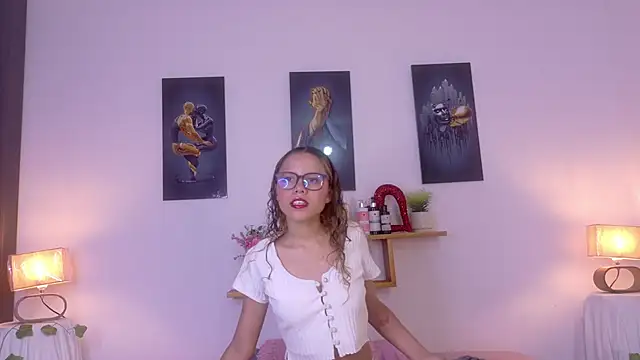 lia valmont 01 online show from June 12, 6:49 pm