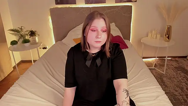 KatieGarsiaa online show from March 26, 8:27 am