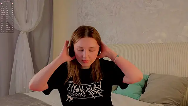 LorriMonz online show from June 25, 2:00 am