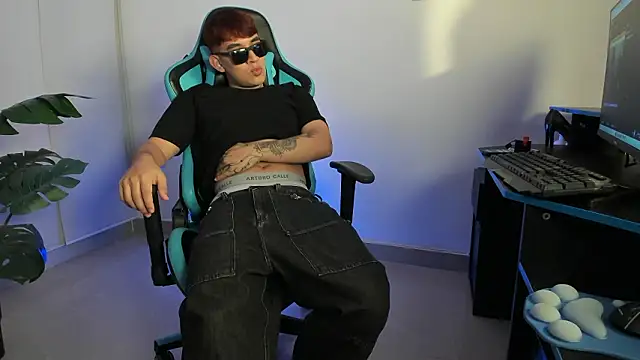 Nicolas Hoffman online show from March 24, 5:13 am