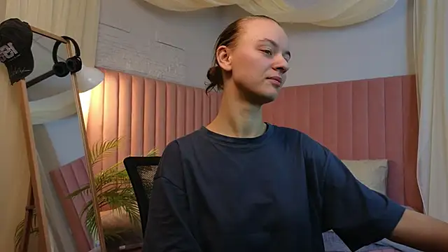 emma chaser online show from April 23, 2:52 am
