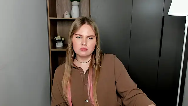 PaulinaBigley online show from April 1, 9:43 am