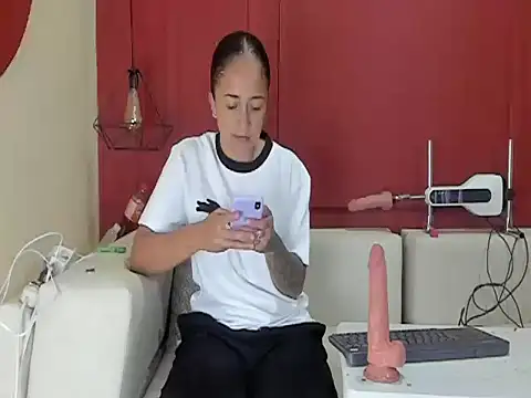 kloeMadels online show from May 2, 7:28 pm