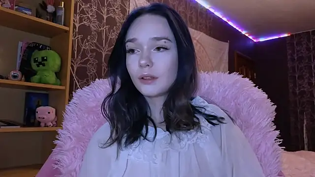 baby onface online show from June 15, 6:30 pm