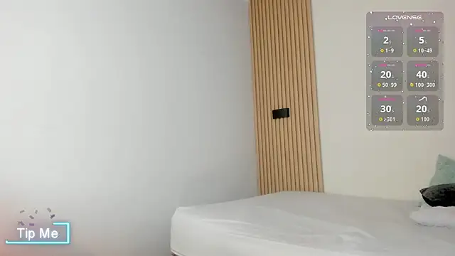 IslaScott online show from April 20, 7:39 pm