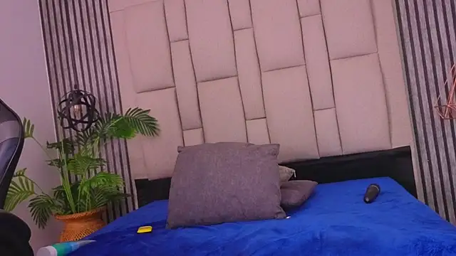 karamoss online show from April 21, 1:42 am