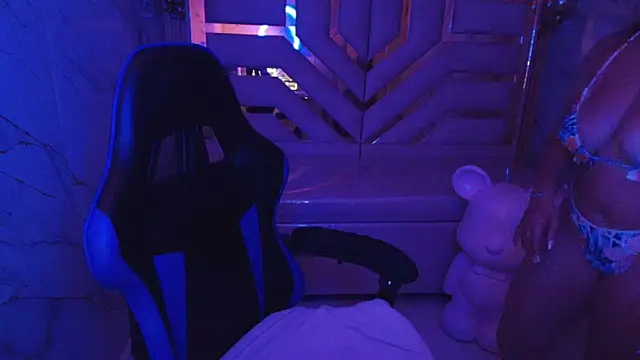 luna  r  online show from May 21, 3:15 am