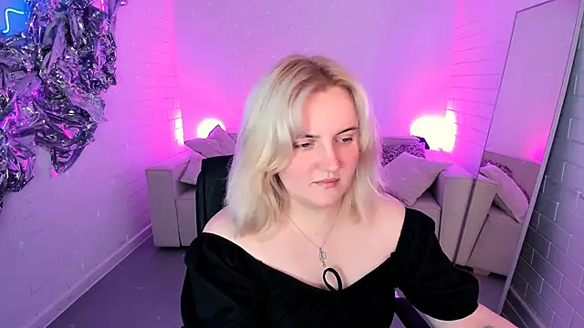 KathyBriggs online show from May 31, 7:03 am
