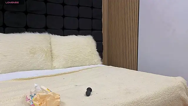 messy-saray online show from March 27, 2:18 pm