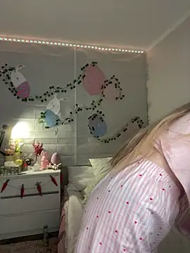 AvaTayloor online show from April 3, 6:33 am