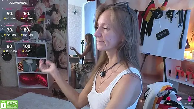 jesica mooonn online show from July 6, 5:24 am